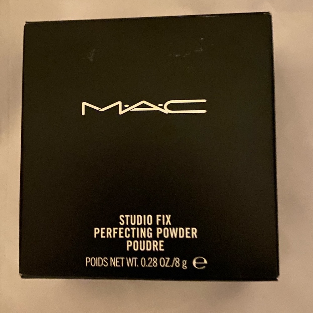 Studio fix perfecting powder  light Sold out📌
